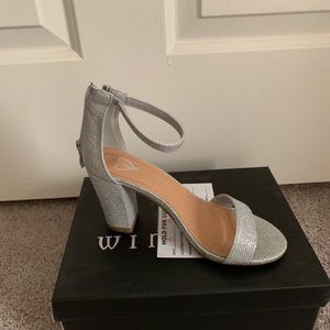 Heels silver shoes